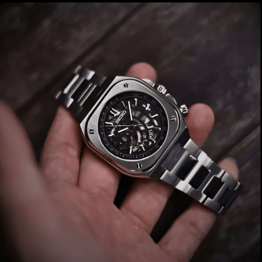The Ultimate Guide to Styling with Men's Watches in 2024