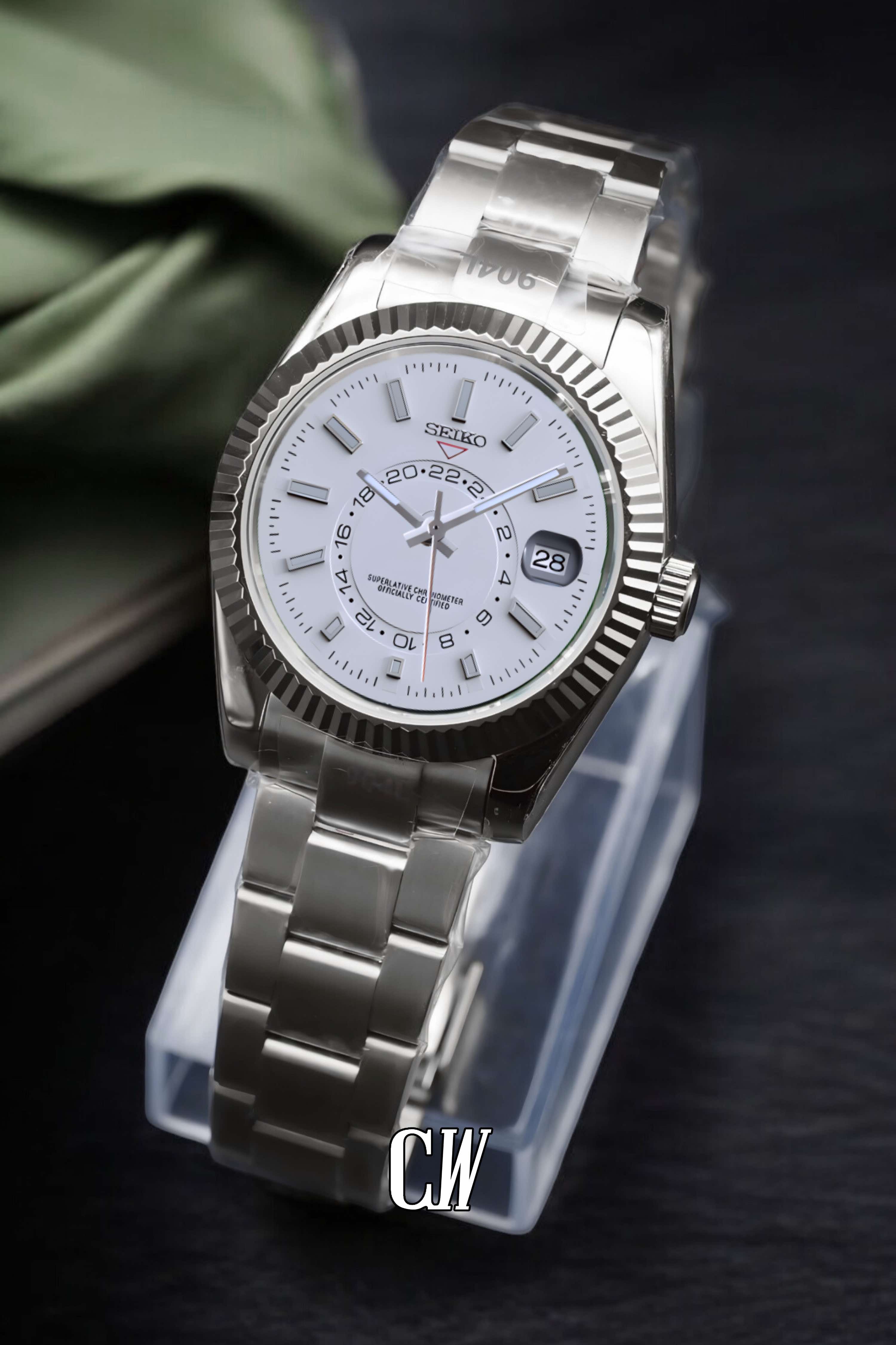 Seikojust mod skydweller watch white